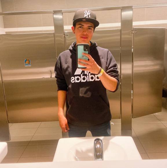 Meet your Posher, Carlos - Picture 1 of 1